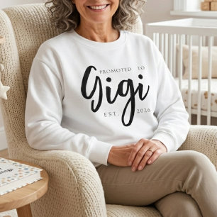 Befördert zum Gigi Cozy Family Schriftzug Design Sweatshirt