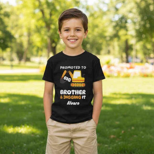 Befördert zum großen Bruder Ausgrabungsgraben Gebu T-Shirt (Von Creator hochgeladen)
