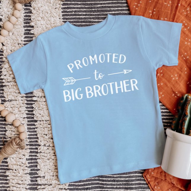 Befördert zur Ankündigung der großen Bruderschwang Baby T-shirt (Von Creator hochgeladen)