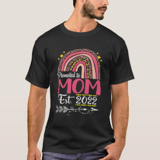 Befördert zur Mama Est 2022 Rainbow Mother's Day T-Shirt