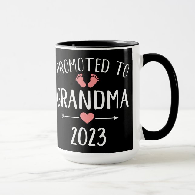 Befördert zur Oma-2023-Schwangerschaftsankündigung Tasse (Rechts)