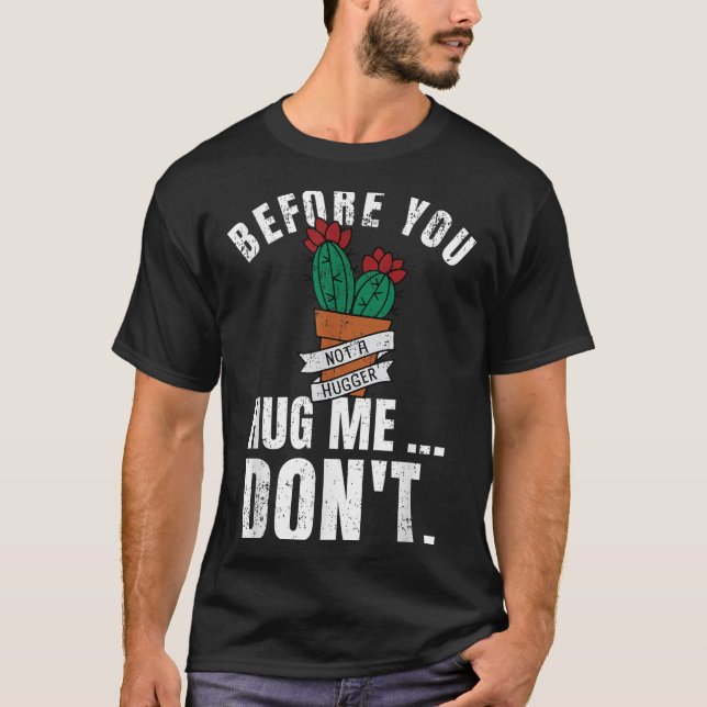 Before You Hug Me Don't Shirt, Funny Not A Hugger  T-Shirt (Vorderseite)