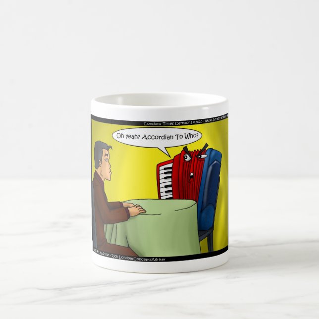 Begleitung an wen lustige Geschenke T-Shirts & Kar Kaffeetasse (Mittel)