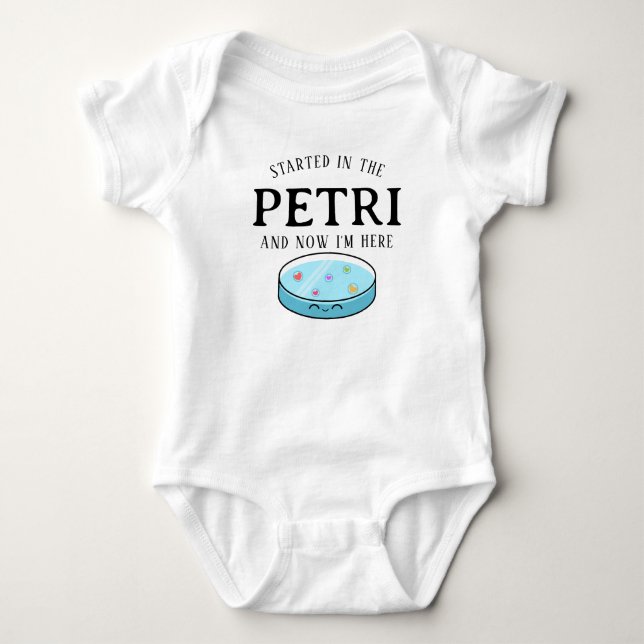 Begonnen habe ich jetzt mit der Petri Baby Strampler (Vorderseite)