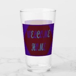 Begrüßen Sie den Zuhause Rotwein und die königsbla Glas
