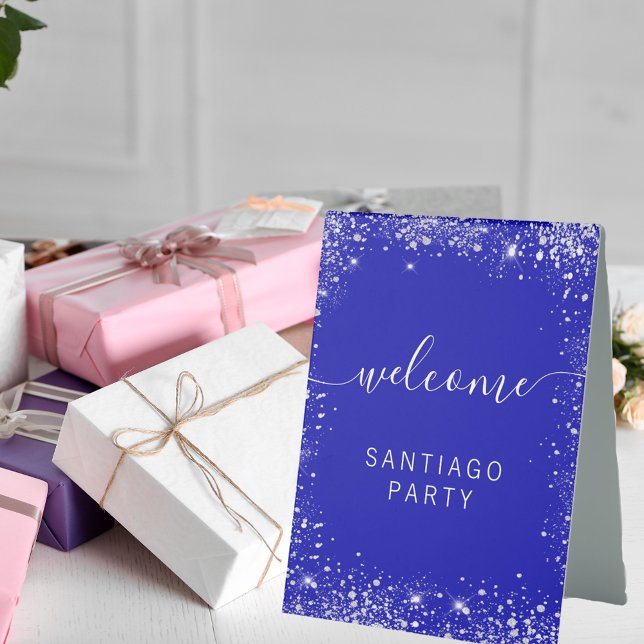 Begrüßung mit königsblauen Silbernamen Tischaufsteller (Von Creator hochgeladen)