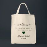 Begrüßungsbeutel mit Hinterreise, grün Tragetasche<br><div class="desc">Füllen Sie diese schöne Tasche mit Ihren Lieblings-Leckereien,  um Gäste zu Ihrer Hochzeit willkommen zu heißen! Sie können Ihre Route auf der Rückseite einschließen,  damit die Gäste wissen,  wo und wann sie sein sollen.</div>