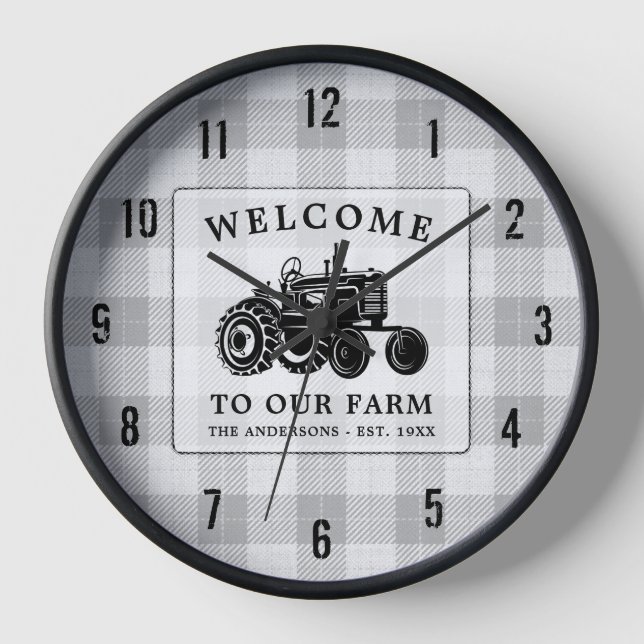 Begrüßungsfamilie Name Farm Traktor Weiß Kariert Uhr (Vorderseite)