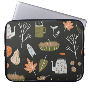 Behagliche Herbstelemente: Warmes Muster. Laptopschutzhülle