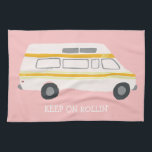 BEHALT AUF ROLLIN Retro Campervan Motorhome RV Pin Geschirrtuch<br><div class="desc">Dekorieren Sie Ihre Küche mit diesem coolen Handtuch. Macht ein tolles Haus-Erwärmung oder Jubiläum Geschenk! Sie können ihn anpassen und auch Text hinzufügen. Karo in meinem Shop für viel mehr Farben und Muster und passende Küchenartikel!</div>