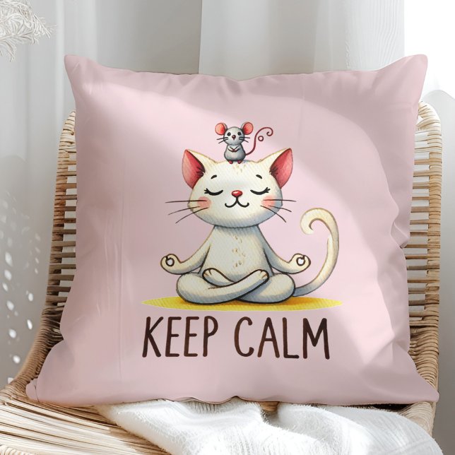 "Behalt Calm" Funny Cat Lovers Kissen ("Keep Calm" Funny Cat Lovers Throw Pillow on a sunny boho rattan chair.)