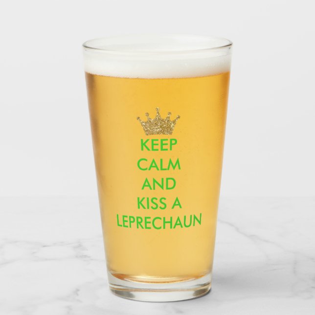 Behalt Calm Kiss A Leprechaun Party Glas (Vorne (Gefüllt))