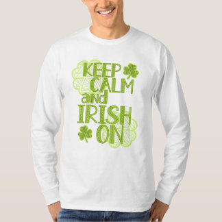Behalt Calm und Irish On Fun St. Patrick's Day T-Shirt
