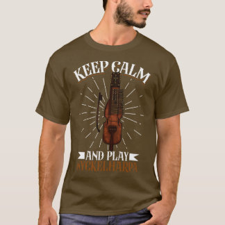 Behalt Calm und spiele Nyckelharpa T-Shirt