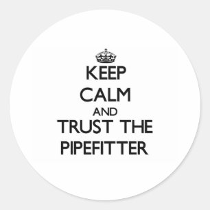 Behalt Calm und vertraue dem Pipefitter Runder Aufkleber