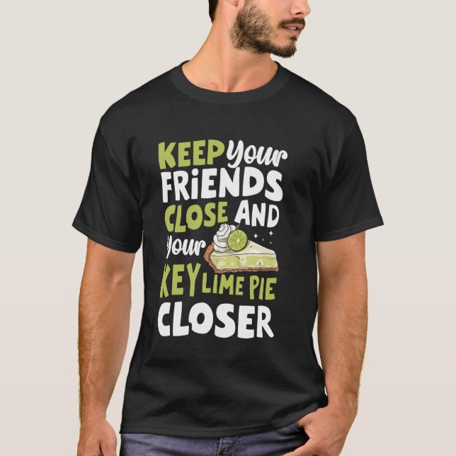 Behalt Deine Freunde Nah und Deine Limonen Kuchen  T-Shirt (Vorderseite)
