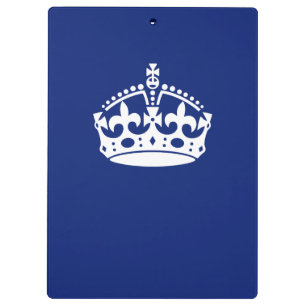 Behalt eines Calm Crown-Symbols auf Navy Blue Klemmbrett