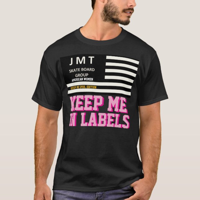 BEHALT MICH IN ETIKETTEN. Basic Dunkles T-Shirt (Vorderseite)