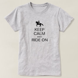 Behalt Ruhe und Fahrt auf der sonnigen Reitstrecke T-Shirt