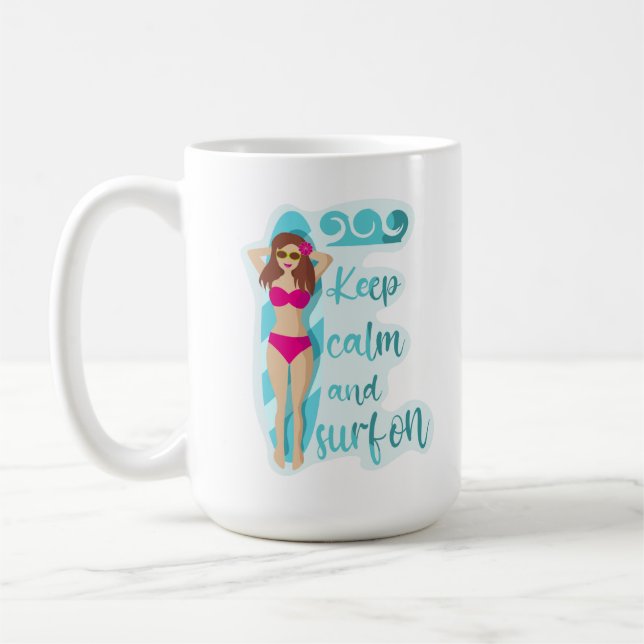 Behalt Ruhe und surfe auf brünettem Mädchen Kaffeetasse (Links)
