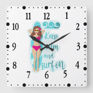 Behalt Ruhe und surfe auf der brünetten Girl Card Quadratische Wanduhr