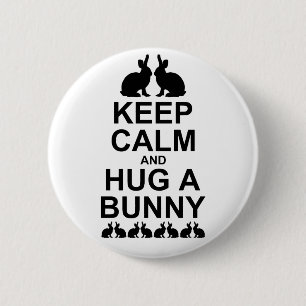 Behalt Ruhe und Umarmung eines sonnigen Abzeichens Button