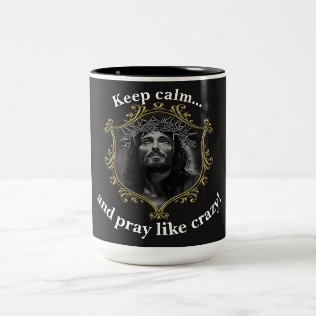 Behalt ruhig.. und bete wie verrückt!Mit einem Gol Zweifarbige Tasse (Mittel)