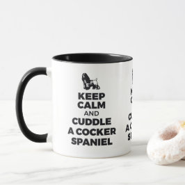 Behalt ruhig und kuscheln eine cocker spanische Ta Tasse