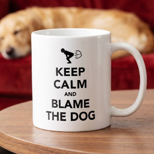 Behalt ruhig und verurteile den Hund. Kaffeetasse