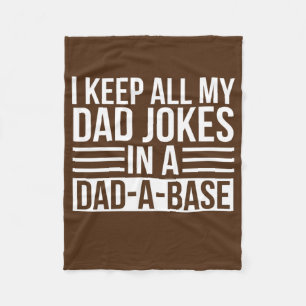 Behalte alle meine Papa-Witze in Papa eine Basis L Fleecedecke