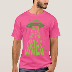 Behalte den Himmel im Auge UFO Raumschiff Alien T-Shirt