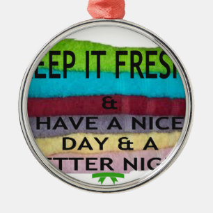 Behalte es frisch silbernes ornament
