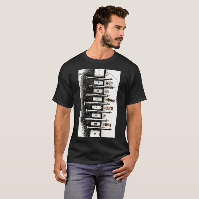 Behalten Sie auf dem Fahren der Nägel im Zement T-Shirt (Vorne ganz)