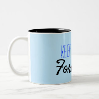Behalten Sie, motivierend Zitat vorwärts bewegend Zweifarbige Tasse