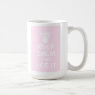 Behalten Sie Ruhe und Ace sie Tasse im Rosa