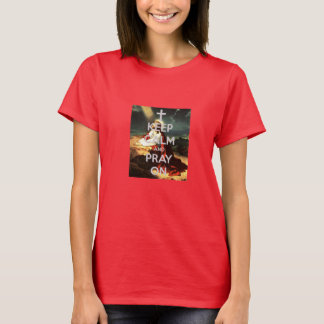 Behalten Sie Ruhe und beten Sie auf dem T-Shirt 2