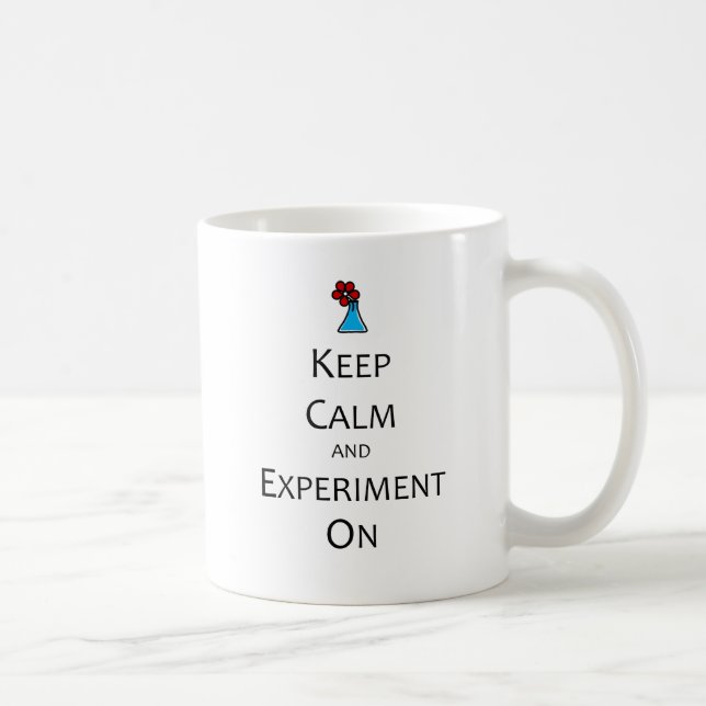 Behalten Sie Ruhe und Experiment an Kaffeetasse (Rechts)
