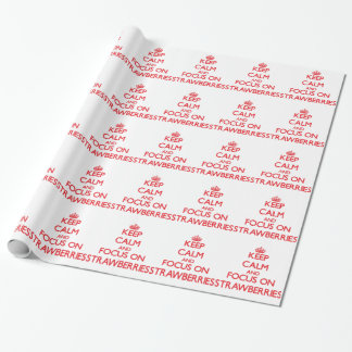 Behalten Sie Ruhe und Fokus auf Erdbeeren Geschenkpapier