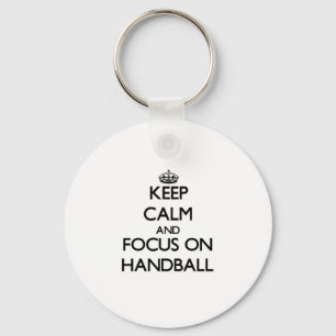 Behalten Sie Ruhe und Fokus auf Handball Schlüsselanhänger