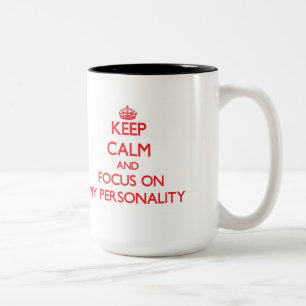 Behalten Sie Ruhe und Fokus auf meiner Zweifarbige Tasse