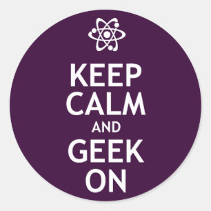 Behalten Sie Ruhe und Geek an Runder Aufkleber