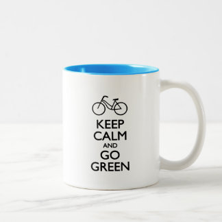 Behalten Sie Ruhe und gehen Sie Grün Zweifarbige Tasse