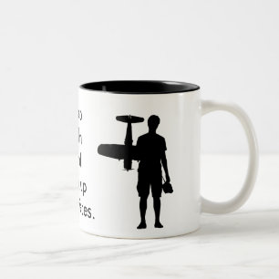 Behalten Sie Ruhe und heben Sie die Stücke auf Zweifarbige Tasse