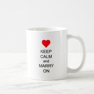 Behalten Sie Ruhe und heiraten Sie auf rotem Kaffeetasse