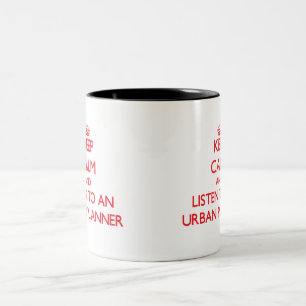 Behalten Sie Ruhe und hören Sie auf einen Zweifarbige Tasse