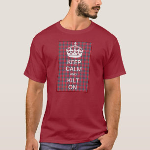 Behalten Sie Ruhe und Kilt an T-Shirt