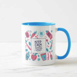 Behalten Sie Ruhe und lächeln Sie auf   niedliche Tasse