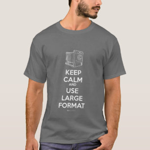 Behalten Sie Ruhe und schießen Sie großes T-Shirt