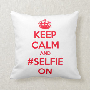 Behalten Sie Ruhe und #selfie an Kissen