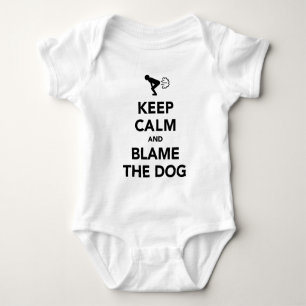 Behalten Sie Ruhe und tadeln Sie den Hund Baby Strampler